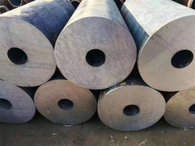 新疆厚壁热轧无缝钢管